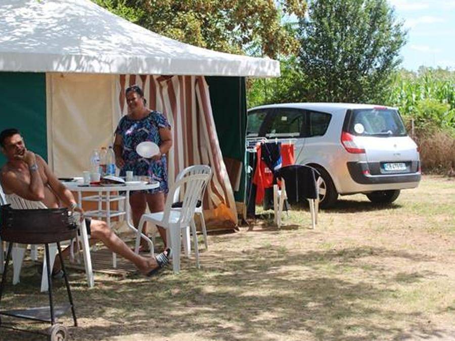 Camping La Sole - Bungalow toilé 5 personnes - Sans sanitaire in Puybrun, Lot