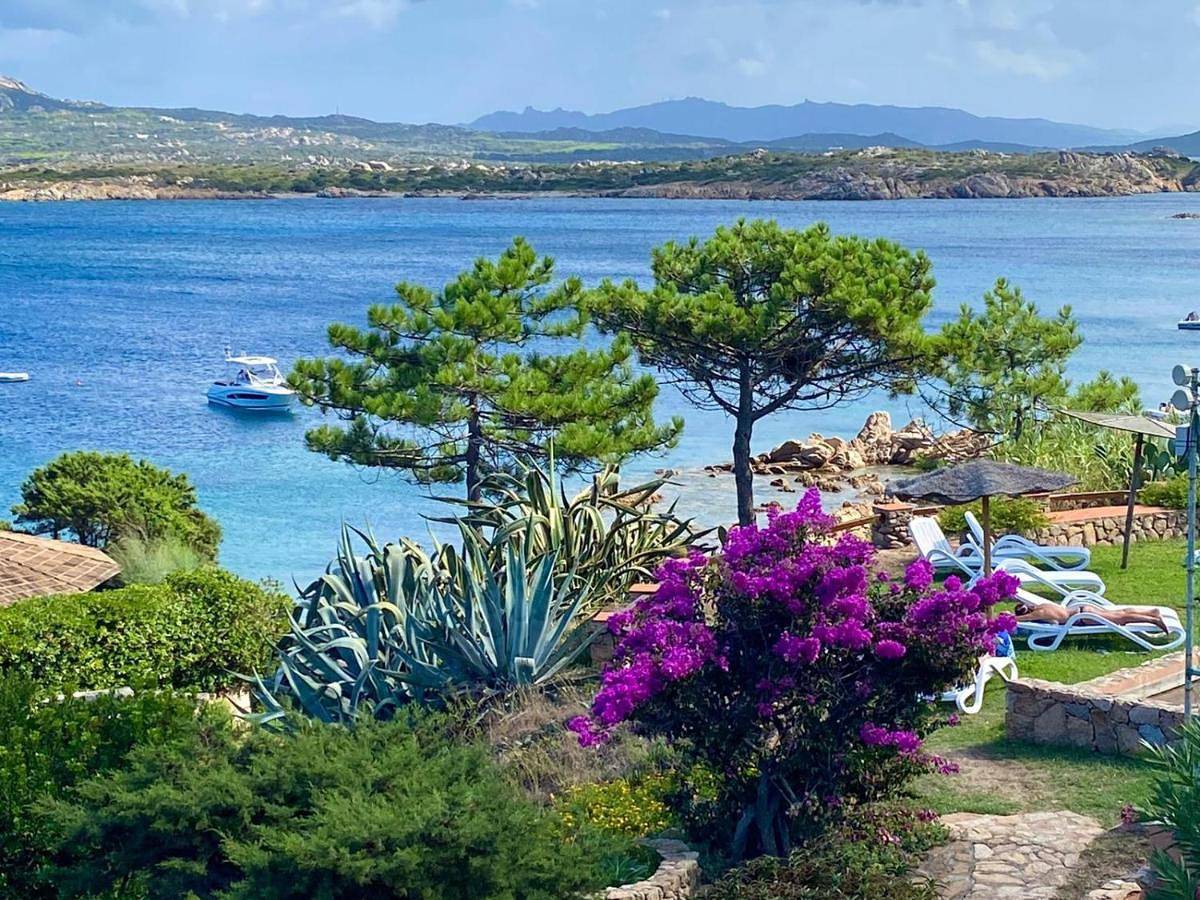 Casa Mughetto R5055 Wifi, seafront, private sea access, swimming pool in Parco Nazionale dell'Arcipelago di La Maddalena, La Maddalena