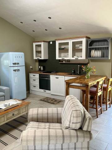 Gîte pour 3 personnes, avec piscine et jardin à Champagne-Mouton