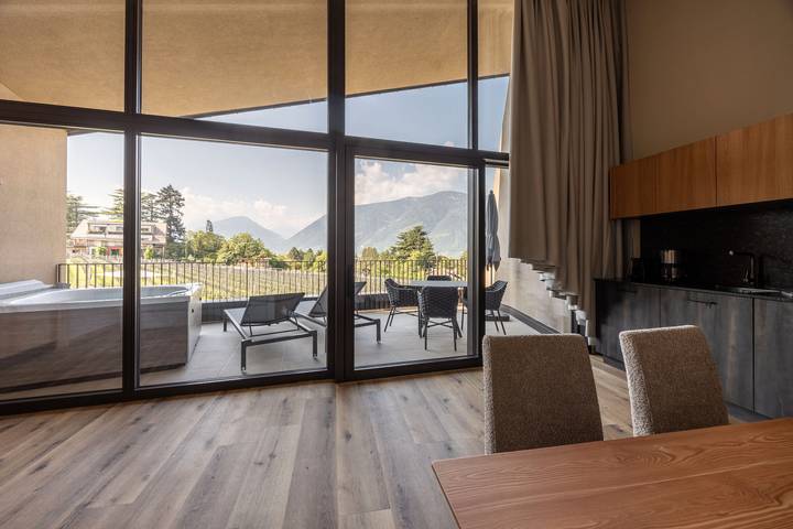 Ferienwohnung für 4 Personen, mit Whirlpool und Garten sowie Balkon in Schenna