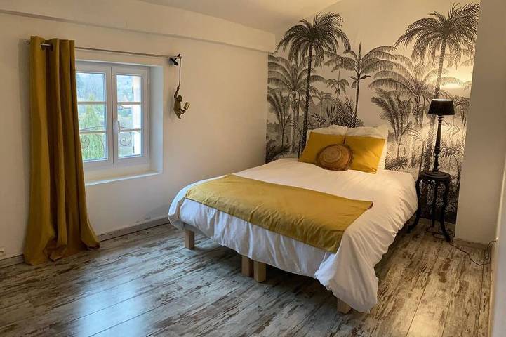 Location de vacances pour 12 personnes, avec terrasse ainsi que jardin et jacuzzi à Silhac - 4