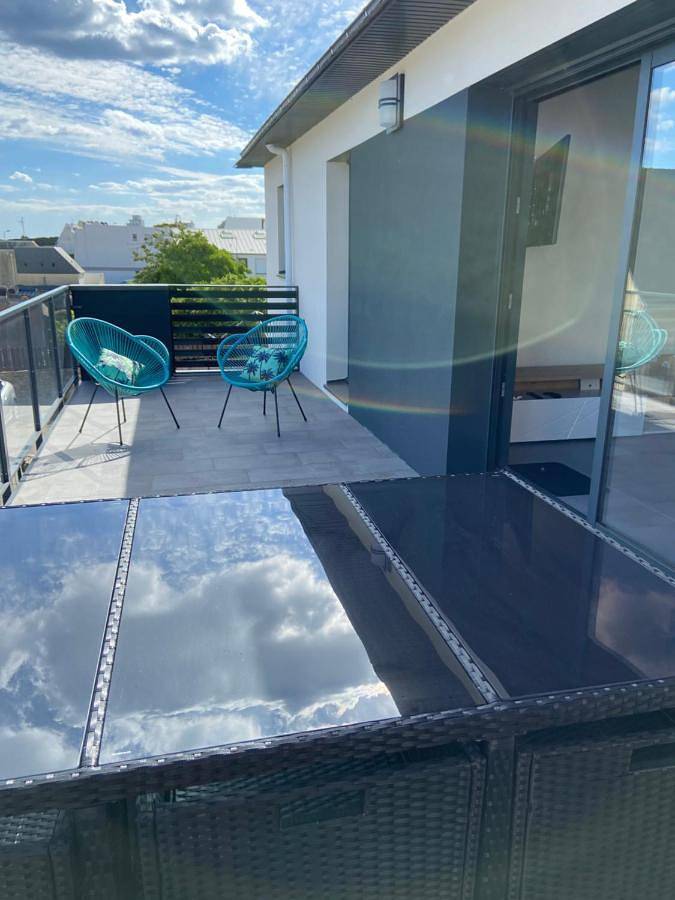 Ganze Wohnung, Appartement avec terrasse et parking privé logement C in Ploemeur, Côte des Mégalithes