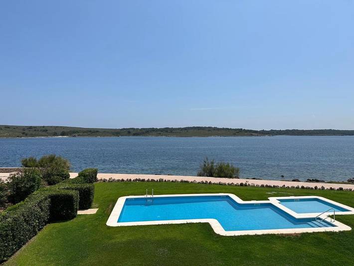 Ferienwohnung für 4 Personen, mit Pool und Ausblick sowie Terrasse in Fornells