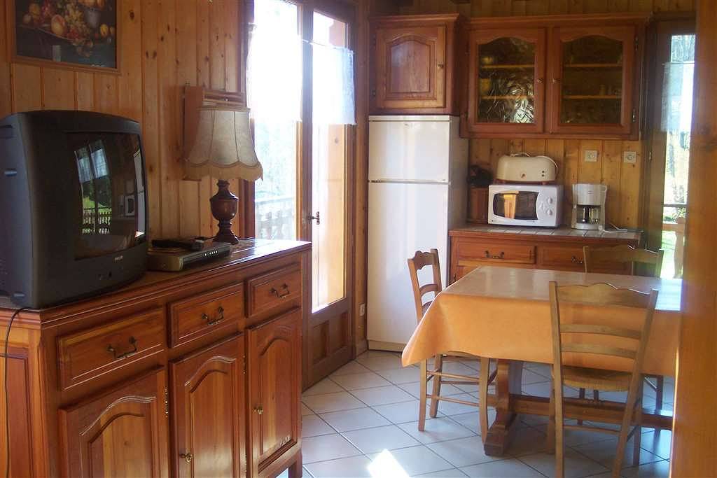 Gîte confortable avec parking, cheminée et vue sur la rivière - à 1 km du centre-ville in Saint-Pierre-d'Entremont, Isère