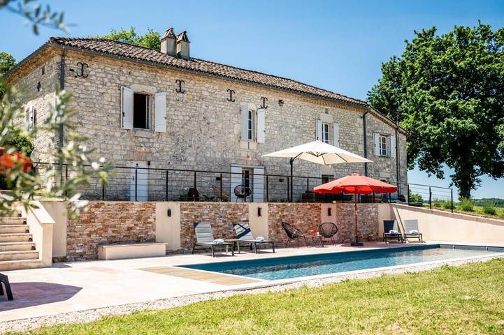 Location de vacances pour 6 personnes, avec Balcon et Terrasse ainsi que Jardin et Piscine à Sainte-Juliette