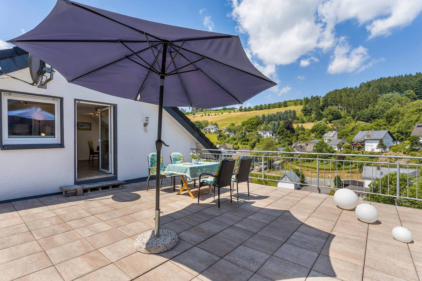 Ganze Wohnung, Ferienwohnung 'Am Waldrand' mit Bergblick, Gemeinschaftsterrasse und Wi-Fi in Schmallenberg, Hochsauerlandkreis