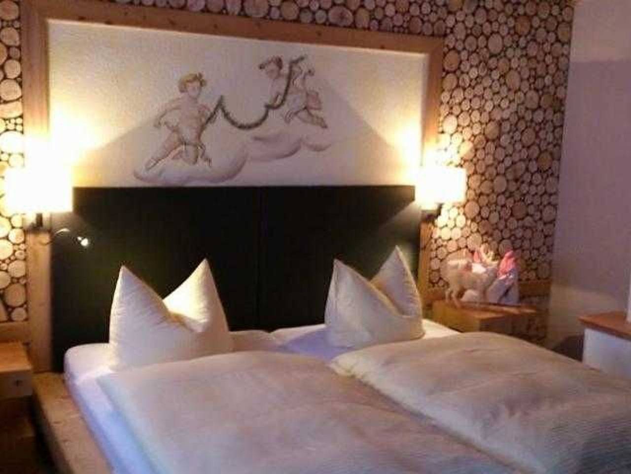 Ganze Ferienwohnung, Alpinrefugium Haus am Anger - Erkerstube im Goldmelissenkleid 1 in Jungholz, Bayerische Alpen