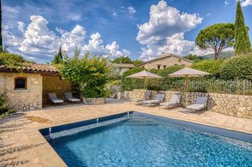 Location de vacances pour 2 personnes, avec piscine ainsi que jardin et vue à Mirabel-aux-Baronnies