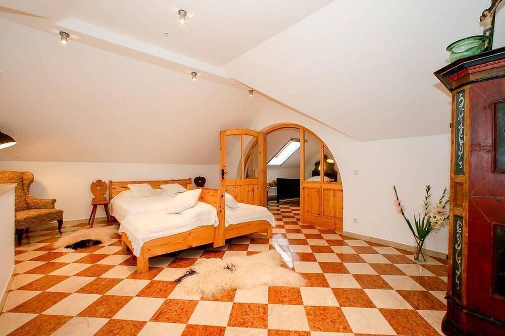 Ganze Wohnung, Ferienwohnung mit antikem Charme - Appartement 2, Dusche, Wc, 2 Schlafräume in Neusiedl am See, Neusiedlersee-Hügelland