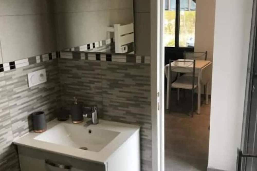 Entire apartment, Super Studio Refait à Neuf Avec Terrasse +jardin in Figeac, Massif Central