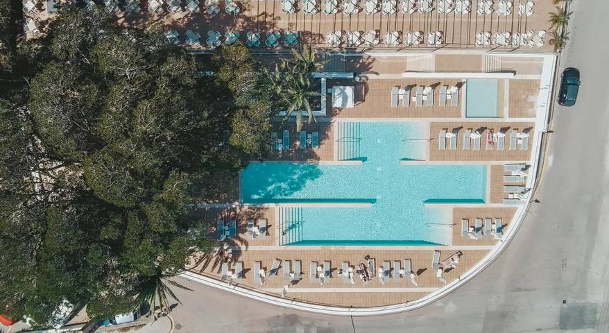 Hotel, mit Balkon und Whirlpool sowie Terrasse und Garten in Font de sa Cala - 3