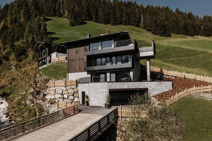 Vakantiewoning voor 8 personen, with Balkon and Whirlpool as well as Terras and Tuin in Hüttschlag