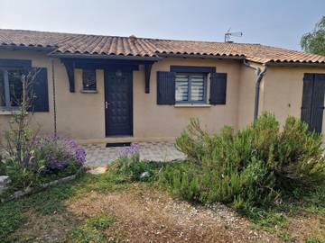 Gîte pour 6 personnes, avec piscine ainsi que jardin et vue à Saint-Martial-de-Valette