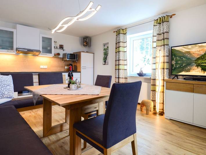 Ferienwohnung für 4 Personen, mit Balkon und Garten sowie Pool in Abtenau