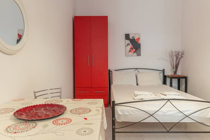 Geheel appartement, Appartement 'Estia' met gedeeld terras, draadloos internet en airconditioning in Attica Saronic Gulf Islands