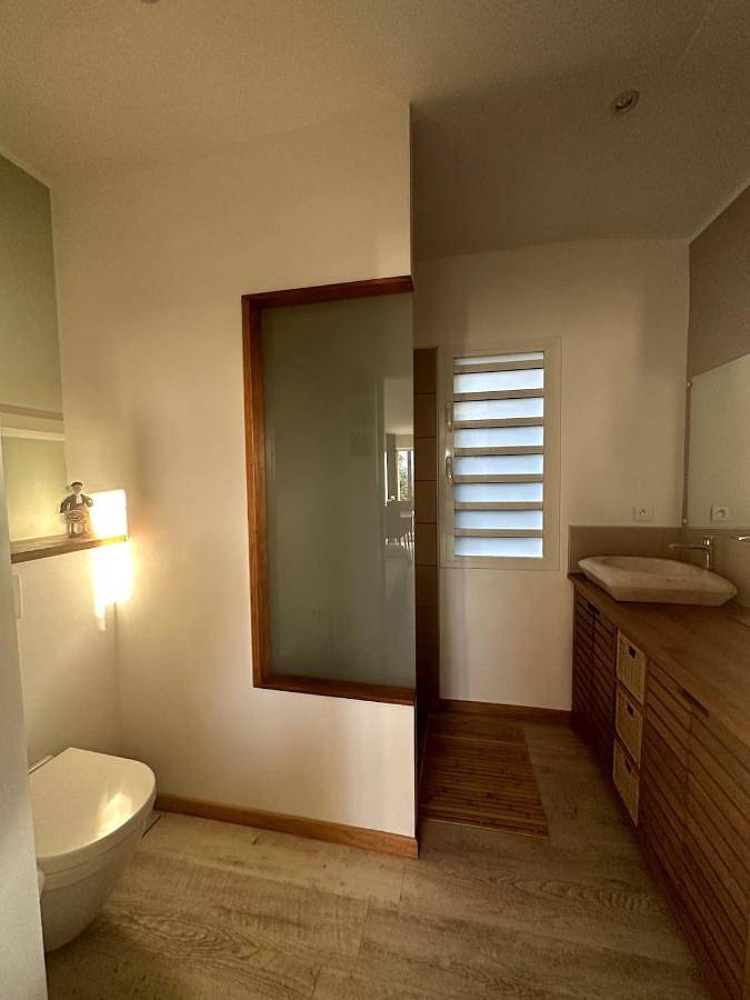 Gîte pour 2 personnes, avec vue et terrasse, animaux acceptés à Païta - 2