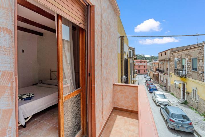 Appartamento intero, Appartamento 'Casa Rustica' con terrazza privata, Wi-Fi e aria condizionata in Gonnesa, Iglesiente