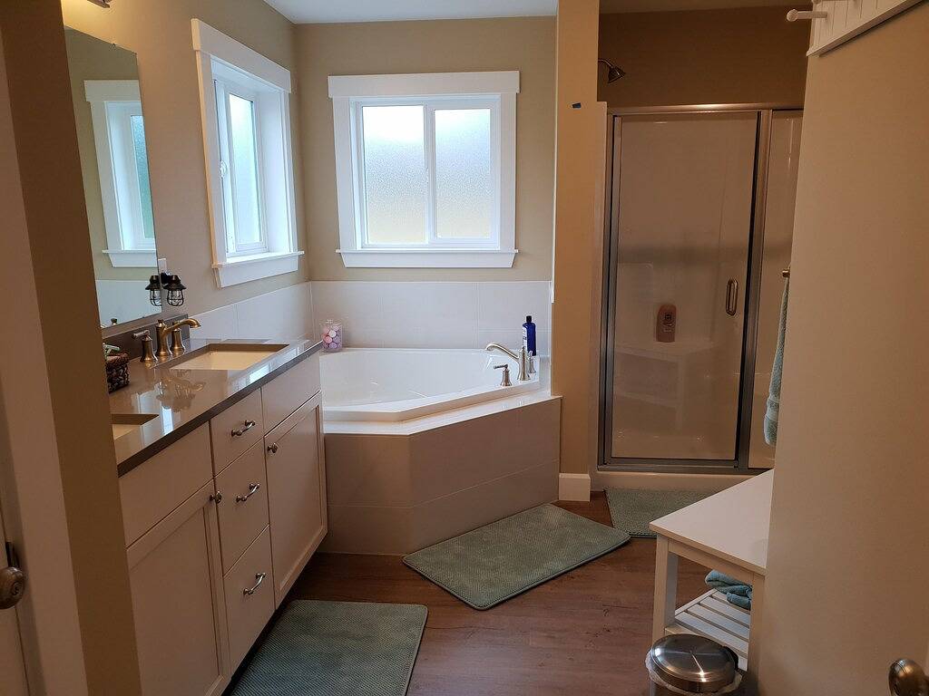 Gemütliches neues Haus auf 25000qm mit privatem Bach + Game Room in der Stadt in Forks, Clallam County