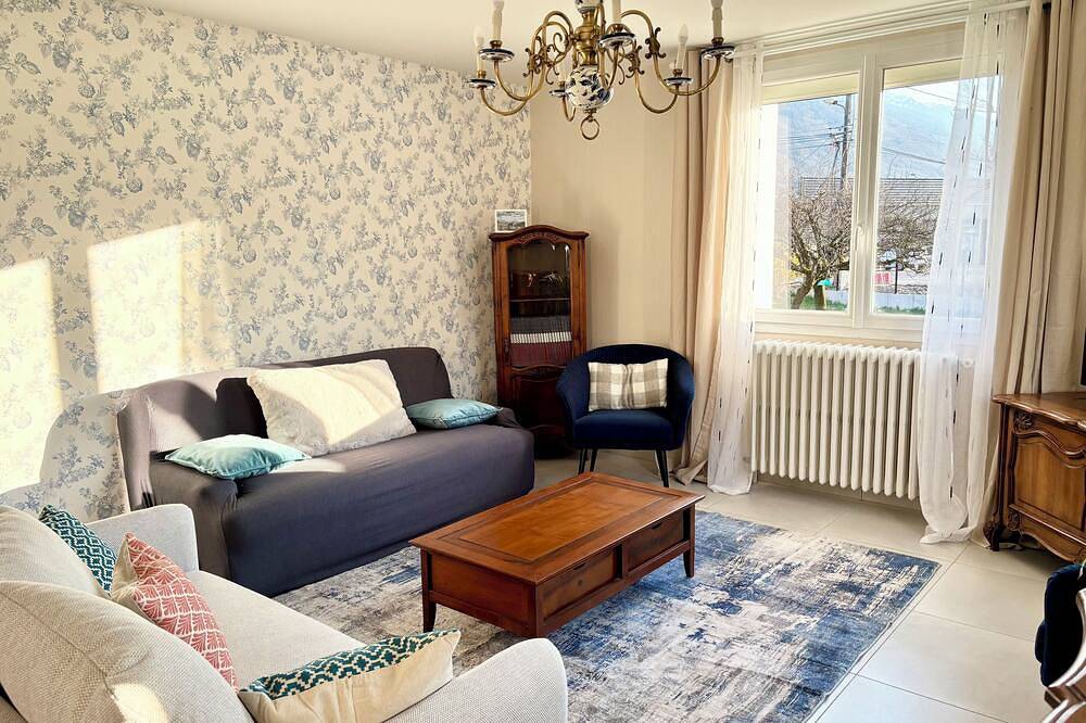 Entire apartment, Charming apartment in house in Albertville, Albertville region