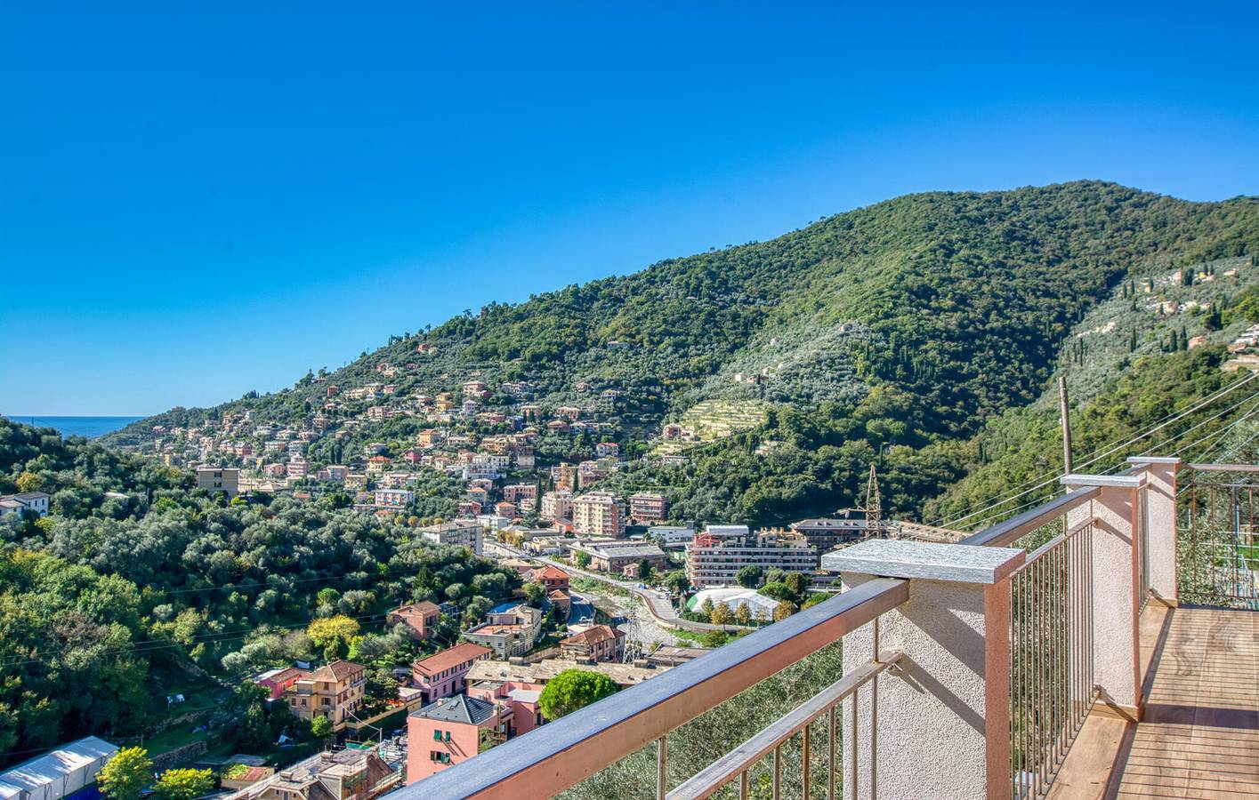 Ganze Ferienwohnung, Gemütliches Apartment am Strand mit Parkplatz & WiFi in Recco, Riviera di Levante