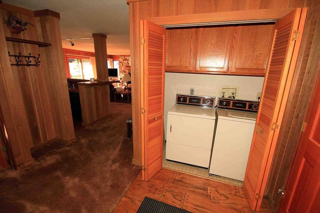 Ganze Wohnung, Mountain # 112 befindet sich im Gebäude 11, einen sehr kurzen Spaziergang zum Canyon Lodge liegt! in Mammoth Lakes, Mammoth Mountain