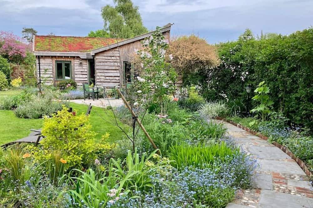 The Viking Hutte - Boutique Scandi getaway 5 minutes from the sea in Walberswick, Sunrise Coast