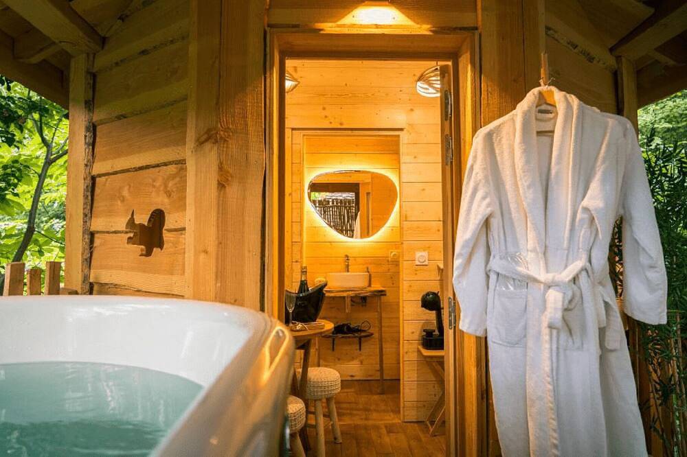 Cabane - Spa Lov 'nid in Gillonnay, Région de Vienne