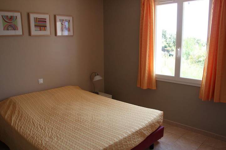 Location de vacances pour 5 personnes, avec terrasse ainsi que piscine et jardin à Cébazan - 2