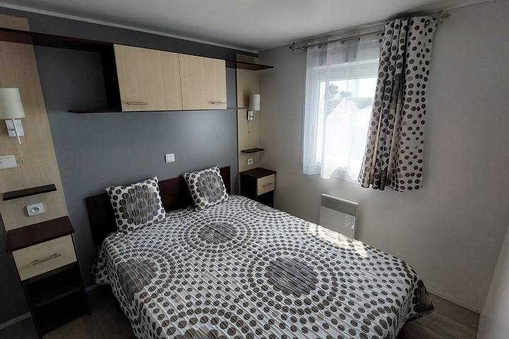 Camping für 4 Personen, mit Terrasse in Cotentin - 2