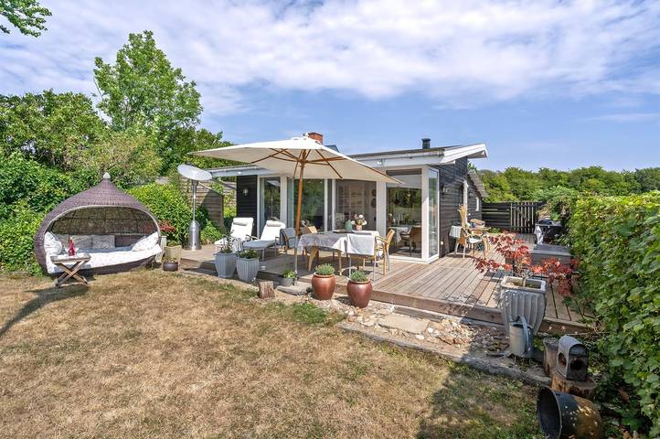 Ferieudlejning for 4 personer, med Terrasse og Have i Fåborg