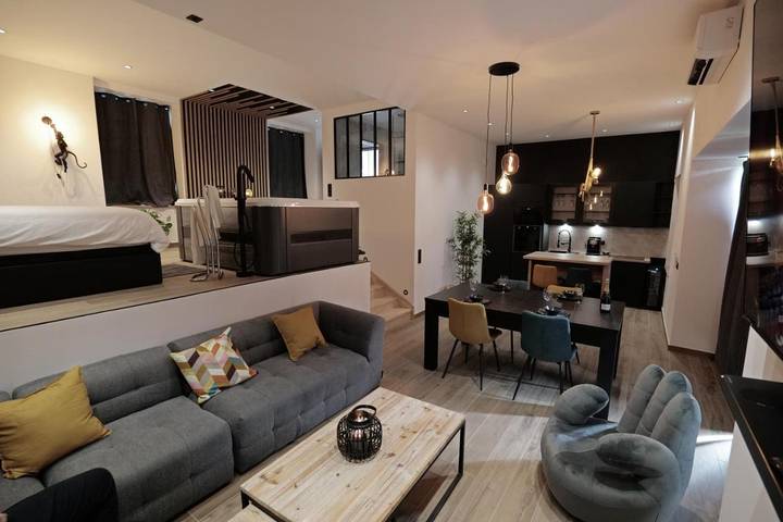 Appart’hôtel pour 2 personnes, avec jacuzzi ainsi que sauna et jardin