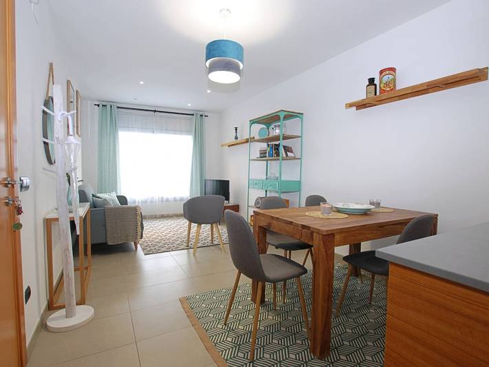 Apartamento entero, Moderno apartamento en Vilassar, cerca de la playa, para 5 personas, aire acondicionado in Vilasar de Mar, Maresme