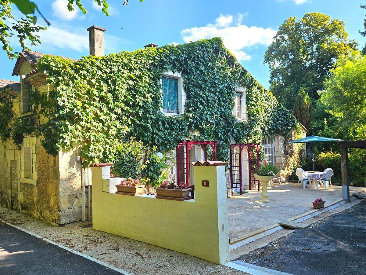 Spacious holiday home with pool in pretty village in Celles, Périgord Vert