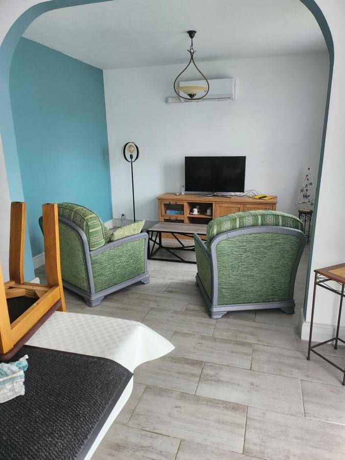 One-Bedroom House in Le Veurdre, Allier