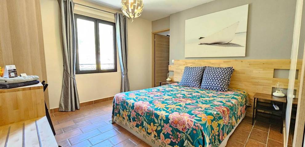 Location de vacances pour 2 personnes, avec jardin ainsi que vue et piscine à Le Luc - 2