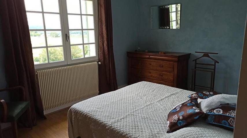 Location de vacances pour 6 personnes, avec vue ainsi que piscine et jardin à Beaugas - 4