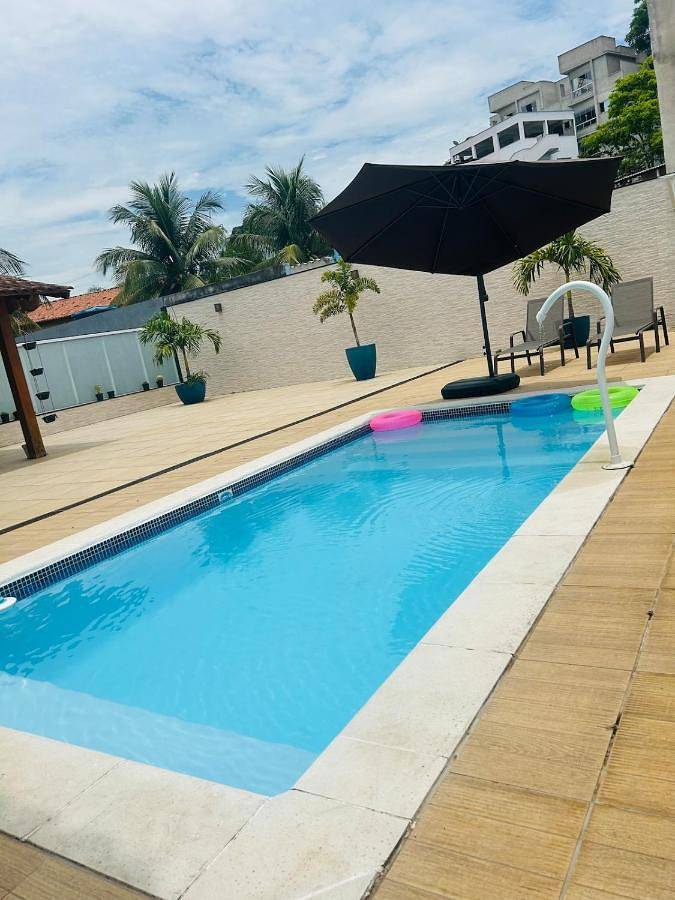 Casas e apartamentos de temporada para 7 pessoas, com piscina e balcão em Anchieta