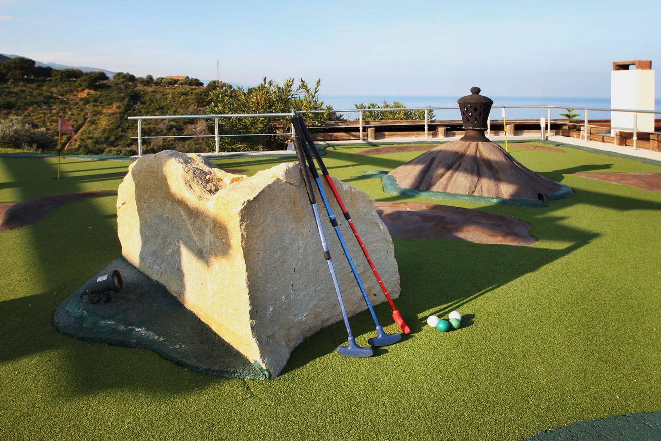 Apartamento inteiro, Villa Cyn – Pool, Billiards, Piano & Mini Golf in Santo Stefano di Camastra, Messina (província)