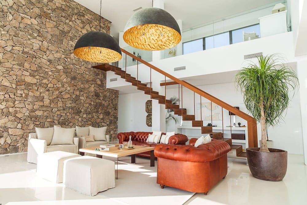 Villa Alkaram lujo/luxury con vistas panorámicas al océano atlántico y África in Playa de los Alemanes, Tarifa