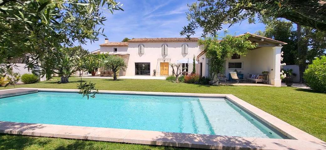 Chambre d’hôte pour 2 personnes, avec vue et piscine ainsi que terrasse et jardin à Vernègues
