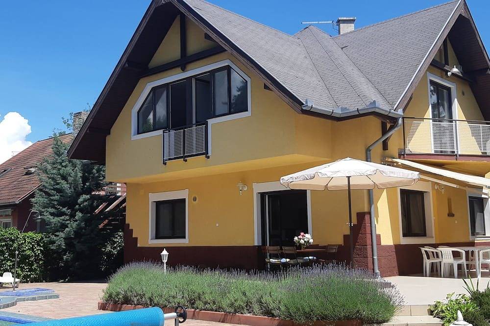 Ganze Wohnung, Geräumige Ferienwohnung Hannabella mit Garten in Zamardi, Siófok und Umgebung