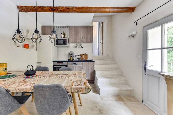 Gîte pour 4 personnes, avec piscine ainsi que jardin et balcon à Saint-Hippolyte-le-Graveyron - 4