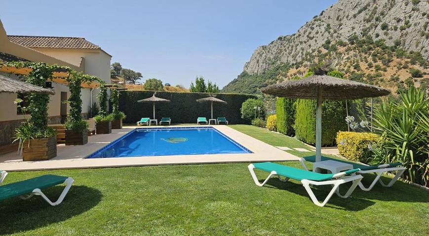 Casa rural para 13 personas, con jardín además de piscina y vistas en Benaoján - 2