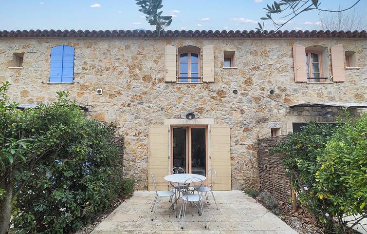 Location de vacances pour 4 personnes, avec jardin et terrasse à Saint-Laurent-de-la-Cabrerisse