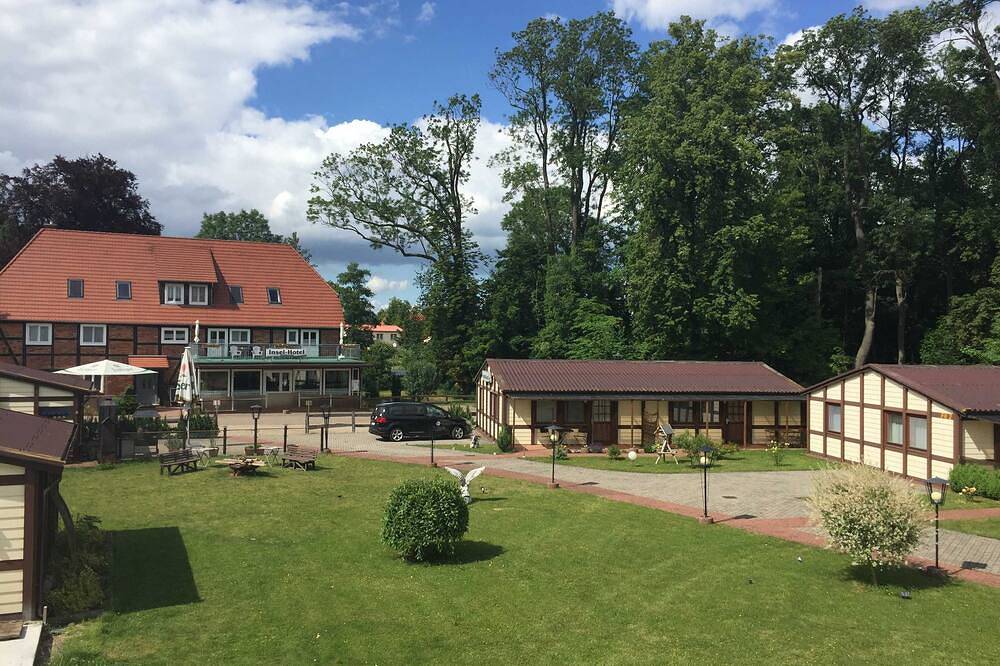 Ganze Wohnung, 05 Dz mit Terrasse und Bilick auf den Dobbertiner See - Insel-Hotel Dobbertin in Dobbertin, Ludwigslust-Parchim