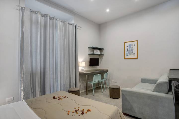 Deluxe Room with Balcony, Wi-Fi & Air Conditioning in Naples, Naples Province