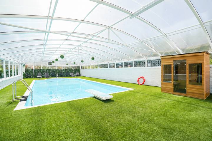 Holiday rental for 22 people, with Hot tub and Terrace as well as Garden and Pool in South Yorkshire