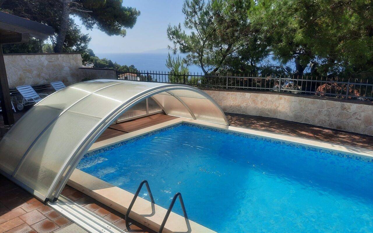 Ganze Wohnung, Studio mit Pool und Terrasse
 in Stanici, Omis-Riviera