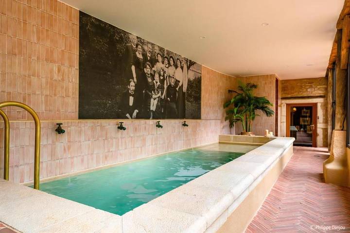 Location de vacances pour 15 personnes, avec piscine ainsi que terrasse et jardin, animaux acceptés à Romanèche-Thorins - 2