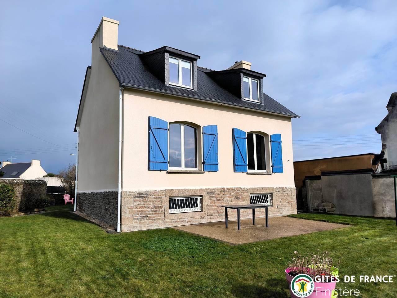 Maison bord de mer avec jardin clos au coeur de Portsall. in Portsall, Ploudalmézeau